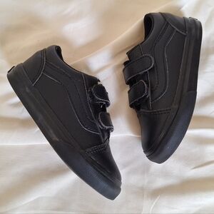 VANS Toddler Kids Shoe with Velcro Straps in Black Size 8